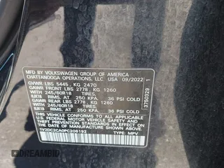 2023 Volkswagen Atlas SE z VIN 1V2DC2CA0PC206192, wystawiony jako IAAI lot #41856061 z przebiegiem 23 572 mil mil oraz . Historia ofert i sprzedaży dostępna na DreamBid. Obrazek 9.