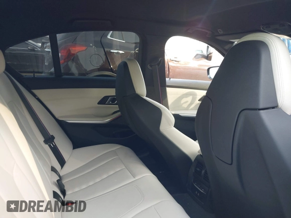 2024 BMW M3 Competition xDrive z VIN WBS43AY0XRFS26150, wystawiony jako IAAI lot #41396512 z przebiegiem 12 984 mil mil oraz . Historia ofert i sprzedaży dostępna na DreamBid. Obrazek 8.