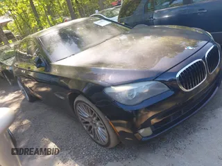 2011 BMW 7 Series 750i z VIN WBAKA8C58BCY37153, wystawiony jako IAAI lot #42058850 z przebiegiem 119 921 mil mil oraz . Historia ofert i sprzedaży dostępna na DreamBid. Obrazek 1.