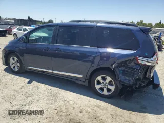 2018 Toyota Sienna LE Auto Access Seat z VIN 5TDKZ3DC5JS940670, wystawiony jako Copart lot #63253685 z przebiegiem 92 604 mil mil oraz Szkoda całkowita • Salvage title. Historia ofert i sprzedaży dostępna na DreamBid. Obrazek 2.