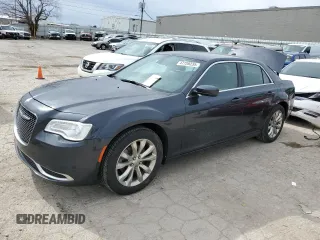 2017 Chrysler 300 Limited z VIN 2C3CCARG1HH655659, wystawiony jako Copart lot #47728235 z przebiegiem 154 443 mil mil oraz Szkoda całkowita • Salvage title. Historia ofert i sprzedaży dostępna na DreamBid. Obrazek 1.