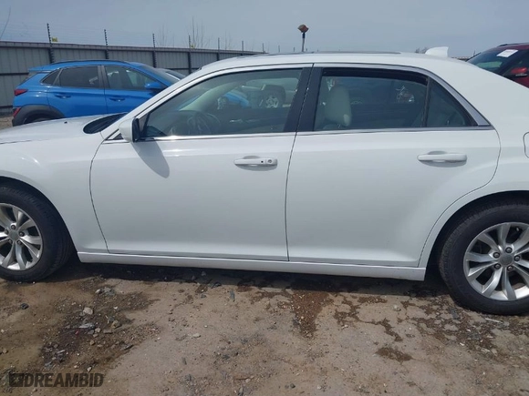 2016 Chrysler 300 Limited with VIN 2C3CCAAG7GH197829, listed as a IAAI auction lot 41853341 with 220,662 mi miles. Bid and sale history available at carsss.com. Image 15.