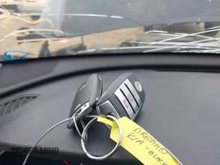 2019 Kia Optima LX z VIN 5XXGT4L3XKG297461, wystawiony jako IAAI lot #42322350 z przebiegiem 103 660 mil mil oraz . Historia ofert i sprzedaży dostępna na DreamBid. Obrazek 11.
