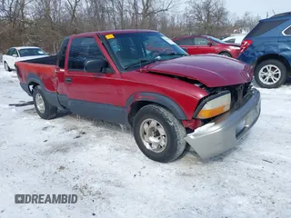 2002 GMC Sonoma SL Fleet with VIN 1GTCS19W228217168, listed as a IAAI auction lot 41615959 with 138,864 mi miles. Bid and sale history available at carsss.com. Image 1.