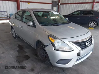 2017 Nissan Versa SV z VIN 3N1CN7AP6HK442520, wystawiony jako IAAI lot #42408881 z przebiegiem 168 593 mil mil oraz . Historia ofert i sprzedaży dostępna na DreamBid. Obrazek 1.