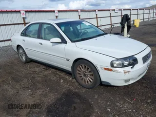 2004 Volvo S80 with VIN YV1TS91Z341353660, listed as a IAAI auction lot 41809201 with 159,634 mi miles. Bid and sale history available at carsss.com. Image 1.