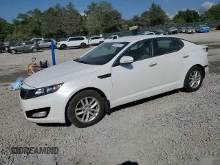 2013 Kia Optima LX z VIN KNAGM4A73D5423831, wystawiony jako Copart lot #55223375 z przebiegiem 180 138 mil mil oraz Tytuł czysty. Historia ofert i sprzedaży dostępna na DreamBid. Obrazek 1.