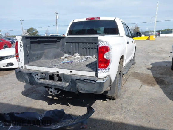 2018 Toyota Tundra 2WD SR5 with VIN 5TFEY5F12JX229395, listed as a IAAI auction lot 41860401 with 211,706 mi miles. Bid and sale history available at carsss.com. Image 4.