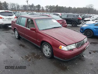 1997 Volvo S90 z VIN YV1KS9603V1117615, wystawiony jako IAAI lot #41059189 z przebiegiem 161 191 mil mil oraz . Historia ofert i sprzedaży dostępna na DreamBid. Obrazek 1.