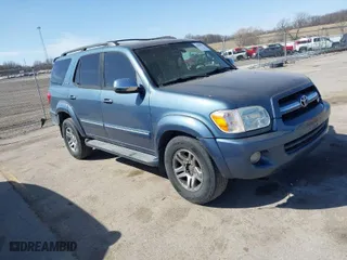 2007 Toyota Sequoia Limited with VIN 5TDBT48A97S279217, listed as a IAAI auction lot 41800633 with 264,945 mi miles. Bid and sale history available at carsss.com. Image 1.