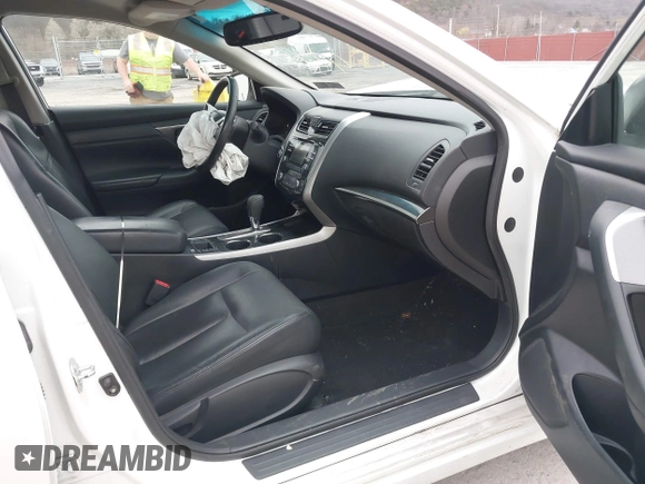2014 Nissan Altima 2.5 S with VIN 1N4AL3AP0EN334215, listed as a IAAI auction lot 41848883 with 175,890 mi miles. Bid and sale history available at carsss.com. Image 5.