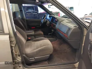 1996 Jeep Grand Cherokee Laredo with VIN 1J4GZ58S9TC293787, listed as a IAAI auction lot 41179368 with 141,755 mi miles. Bid and sale history available at carsss.com. Image 5.