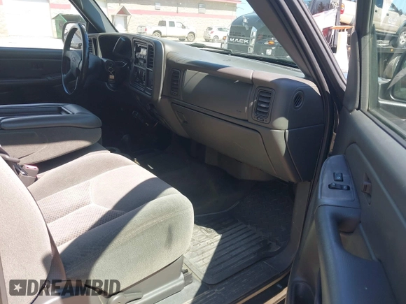 2004 Chevrolet Silverado 1500 Z71 with VIN 2GCEK19T041152888, listed as a IAAI auction lot 42121958 with 109,050 mi miles. Bid and sale history available at carsss.com. Image 5.
