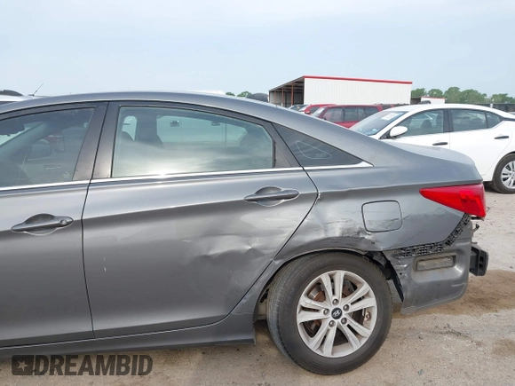 2013 Hyundai Sonata GLS z VIN 5NPEB4AC6DH513018, wystawiony jako IAAI lot #42068966 z przebiegiem 216 086 mil mil oraz . Historia ofert i sprzedaży dostępna na DreamBid. Obrazek 6.