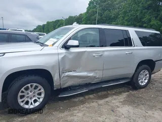 2019 GMC Yukon XL SLT z VIN 1GKS1GKC0KR242408, wystawiony jako IAAI lot #42144783 z przebiegiem Nie podano mil oraz . Historia ofert i sprzedaży dostępna na DreamBid. Obrazek 6.
