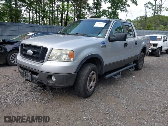 2006 Ford F-150 XLT z VIN 1FTPW14556FA26172, wystawiony jako IAAI lot #42462628 z przebiegiem 281 844 mil mil oraz . Historia ofert i sprzedaży dostępna na DreamBid. Obrazek 2.