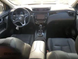 2017 Nissan Rogue SV with VIN JN1BJ1CR5HW135847, listed as a Copart auction lot 59091395 with 75,509 mi miles and Salvage title. Bid and sale history available at DreamBid. Image 8.