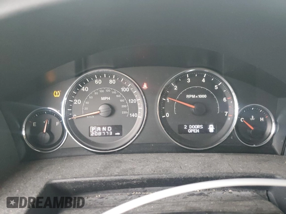 2008 Jeep Commander Sport with VIN 1J8HH48K98C153360, listed as a Copart auction lot 43622395 with 208,773 mi miles and Salvage title. Bid and sale history available at DreamBid. Image 9.
