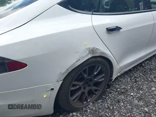 2021 Tesla Model S Plaid z VIN 5YJSA1E62MF452838, wystawiony jako IAAI lot #42726183 z przebiegiem 21 725 mil mil oraz . Historia ofert i sprzedaży dostępna na DreamBid. Obrazek 6.