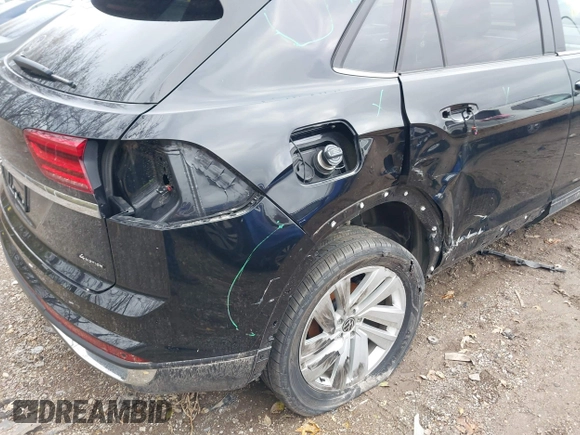 2023 Volkswagen Atlas SE z VIN 1V2HE2CA1PC210232, wystawiony jako IAAI lot #40966039 z przebiegiem 4 064 mil mil oraz . Historia ofert i sprzedaży dostępna na DreamBid. Obrazek 6.