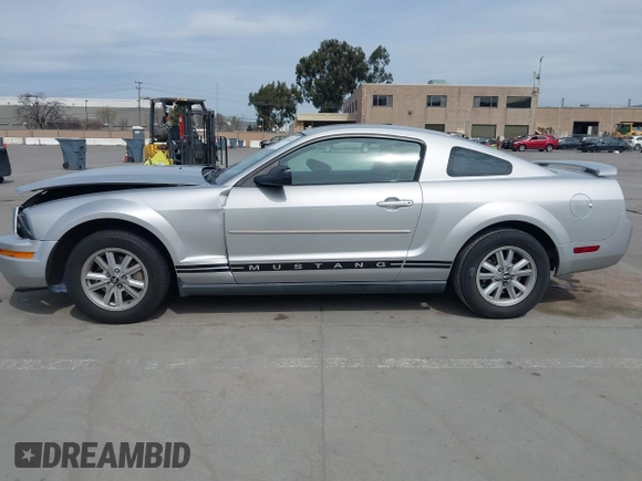 2005 Ford Mustang Deluxe with VIN 1ZVFT80N855189337, listed as a IAAI auction lot 41836962 with 185,248 mi miles. Bid and sale history available at carsss.com. Image 15.