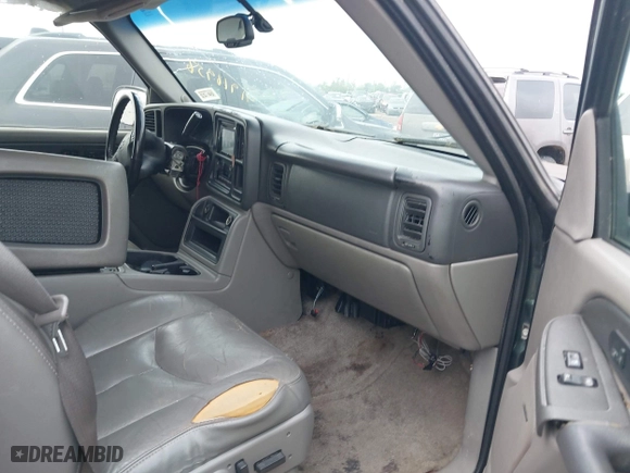 2003 Chevrolet Tahoe LT with VIN 1GNEC13Z03R268258, listed as a IAAI auction lot 41916956 with 218,720 mi miles. Bid and sale history available at carsss.com. Image 5.