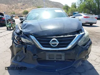 2017 Nissan Altima SV z VIN 1N4AL3AP0HC187796, wystawiony jako IAAI lot #42247396 z przebiegiem 106 024 mil mil oraz . Historia ofert i sprzedaży dostępna na DreamBid. Obrazek 12.