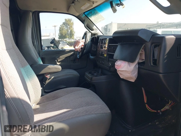 2018 Chevrolet Express Cargo with VIN 1GCWGAFP3J1343798, listed as a IAAI auction lot 40219592 with 121,288 mi miles and . Bid and sale history available at DreamBid. Image 5.