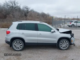 2016 Volkswagen Tiguan SEL z VIN WVGBV7AX3GW594729, wystawiony jako IAAI lot #41233805 z przebiegiem 92 997 mil mil oraz . Historia ofert i sprzedaży dostępna na DreamBid. Obrazek 13.