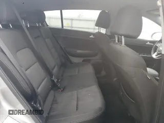 2020 Kia Sportage LX z VIN KNDPMCAC6L7650962, wystawiony jako Copart lot #42607465 z przebiegiem 56 021 mil mil oraz Szkoda całkowita • Salvage title. Historia ofert i sprzedaży dostępna na DreamBid. Obrazek 11.