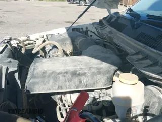 2020 Ram 1500 Express z VIN 1C6RR7KG8LS108642, wystawiony jako IAAI lot #43303501 z przebiegiem 172 427 mil mil oraz . Historia ofert i sprzedaży dostępna na DreamBid. Obrazek 18.