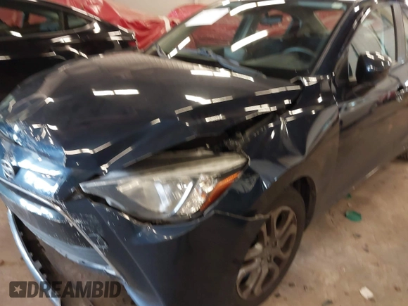 2016 Scion iA z VIN 3MYDLBZV5GY103533, wystawiony jako IAAI lot #41756270 z przebiegiem 59 290 mil mil oraz . Historia ofert i sprzedaży dostępna na DreamBid. Obrazek 17.