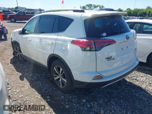 2018 Toyota RAV4 XLE с VIN JTMWFREV9JJ742409, выставлен на аукционе IAAI как лот 42307225 с пробегом 60 738 миль миль и . История ставок и продаж доступна на DreamBid. Изображение 3.