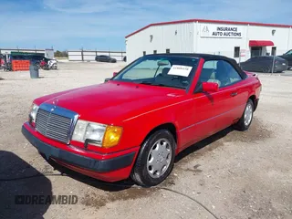 1993 Mercedes-Benz E Class with VIN WDBEA66E7PB881589, listed as a IAAI auction lot 41808158 with 81,268 mi miles. Bid and sale history available at carsss.com. Image 18.
