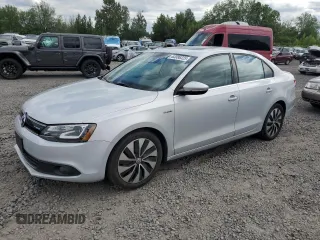 2013 Volkswagen Jetta Hybrid SE with VIN 3VW637AJ4DM275873, listed as a Copart auction lot 63086325 with 112,143 mi miles and Clean title. Bid and sale history available at DreamBid. Image 1.