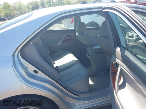 2011 Toyota Camry LE z VIN 4T4BF3EK0BR214583, wystawiony jako IAAI lot #42145861 z przebiegiem 70 789 mil mil oraz . Historia ofert i sprzedaży dostępna na DreamBid. Obrazek 8.