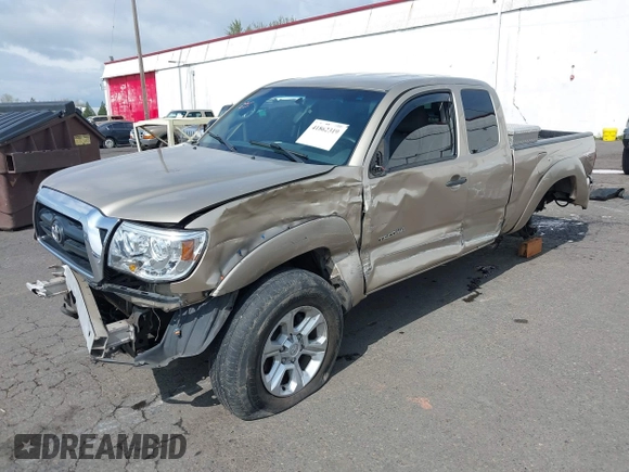 2006 Toyota Tacoma PreRunner with VIN 5TETU62N36Z164347, listed as a IAAI auction lot 41862319 with 395,554 mi miles. Bid and sale history available at carsss.com. Image 2.