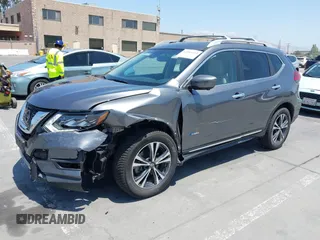 2017 Nissan Rogue SL Hybrid z VIN 5N1ET2MV9HC768242, wystawiony jako IAAI lot #42443514 z przebiegiem 84 879 mil mil oraz . Historia ofert i sprzedaży dostępna na DreamBid. Obrazek 2.