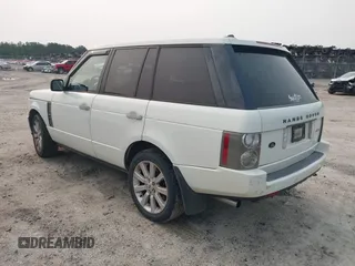 2007 Land Rover Range Rover SC z VIN SALMF134X7A257507, wystawiony jako IAAI lot #42398620 z przebiegiem 239 783 mil mil oraz . Historia ofert i sprzedaży dostępna na DreamBid. Obrazek 3.
