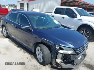 2012 Volkswagen Passat SE z VIN 1VWBP7A35CC043187, wystawiony jako IAAI lot #42354426 z przebiegiem 218 218 mil mil oraz . Historia ofert i sprzedaży dostępna na DreamBid. Obrazek 1.