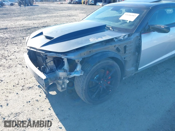 2010 Chevrolet Camaro 2SS z VIN 2G1FK1EJ0A9190524, wystawiony jako IAAI lot #41686103 z przebiegiem 168 031 mil mil oraz . Historia ofert i sprzedaży dostępna na DreamBid. Obrazek 18.