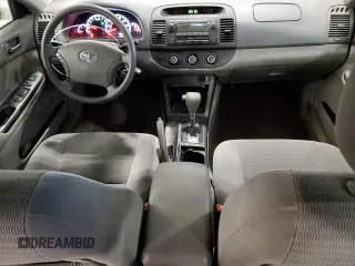 2005 Toyota Camry STD z VIN 4T1BE32K25U070332, wystawiony jako Copart lot #56934795 z przebiegiem 267 925 mil mil oraz Szkoda całkowita • Salvage title. Historia ofert i sprzedaży dostępna na DreamBid. Obrazek 8.