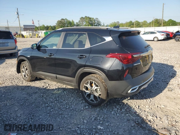 2023 Kia Seltos EX z VIN KNDERCAA8P7376662, wystawiony jako Copart lot #53665115 z przebiegiem 49 481 mil mil oraz Szkoda całkowita • Salvage title. Historia ofert i sprzedaży dostępna na DreamBid. Obrazek 2.