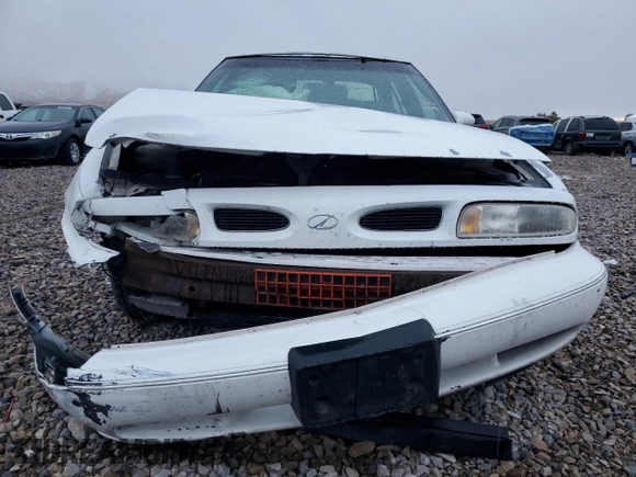 1998 Oldsmobile 88 LS z VIN 1G3HN52K8W4865297, wystawiony jako Copart lot #78698224 z przebiegiem 271 468 mil mil oraz Szkoda całkowita • Salvage title. Historia ofert i sprzedaży dostępna na DreamBid. Obrazek 5.