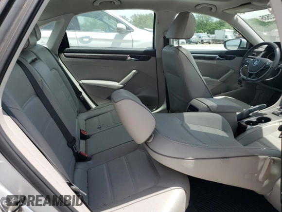 2017 Volkswagen Passat SE z VIN 1VWBT7A35HC026330, wystawiony jako Copart lot #57322535 z przebiegiem 91 602 mil mil oraz Szkoda całkowita • Salvage title. Historia ofert i sprzedaży dostępna na DreamBid. Obrazek 10.