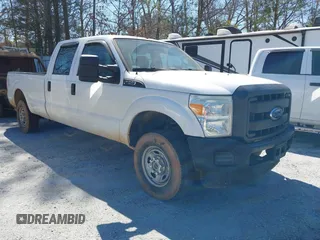 2014 Ford F-250 XL z VIN 1FT7W2B66EEA76827, wystawiony jako IAAI lot #41664300 z przebiegiem 283 352 mil mil oraz . Historia ofert i sprzedaży dostępna na DreamBid. Obrazek 1.