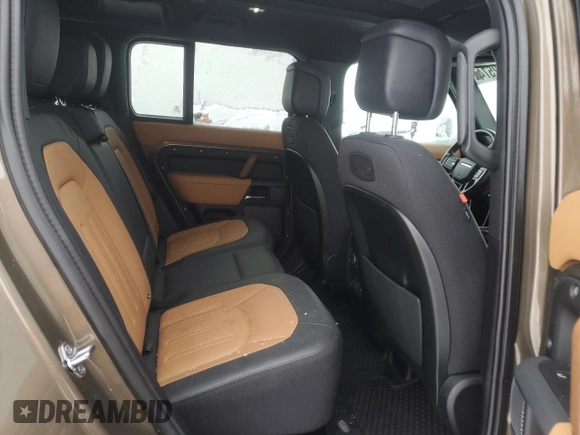 2022 Land Rover Defender z VIN SALEX7RU4N2095571, wystawiony jako Copart lot #85492574 z przebiegiem 12 896 mil mil oraz Szkoda całkowita • Salvage title. Historia ofert i sprzedaży dostępna na DreamBid. Obrazek 10.