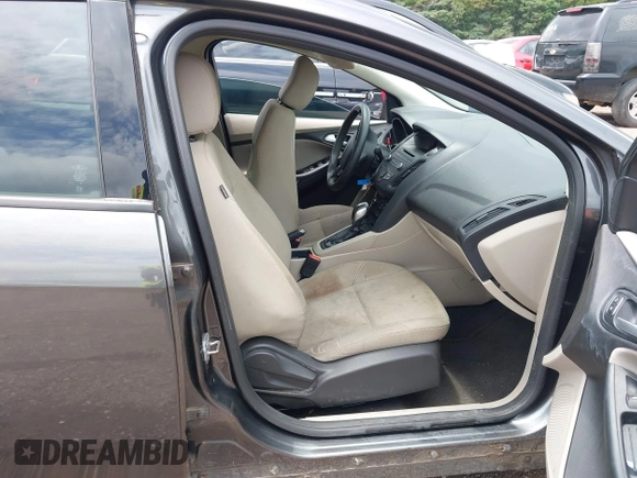 2016 Ford Focus SE z VIN 1FADP3F2XGL397092, wystawiony jako IAAI lot #42619802 z przebiegiem 232 252 mil mil oraz . Historia ofert i sprzedaży dostępna na DreamBid. Obrazek 5.