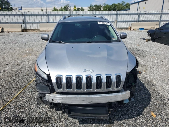 2016 Jeep Cherokee Latitude z VIN 1C4PJLCS9GW161125, wystawiony jako Copart lot #61339145 z przebiegiem 244 966 mil mil oraz Szkoda całkowita • Salvage title. Historia ofert i sprzedaży dostępna na DreamBid. Obrazek 5.
