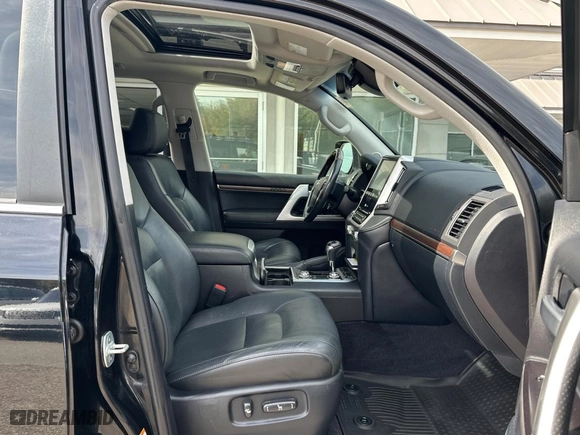 2017 Toyota Land Cruiser with VIN JTMCY7AJ7H4050517, listed as a Copart auction lot 73833724 with 137,775 mi miles and Clean Title. Bid and sale history available at carsss.com. Image 5.